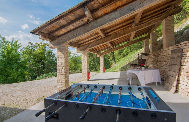 Chic Villa in Acqualagna with Hot Tub in Pool & Private Garden - Foto 27