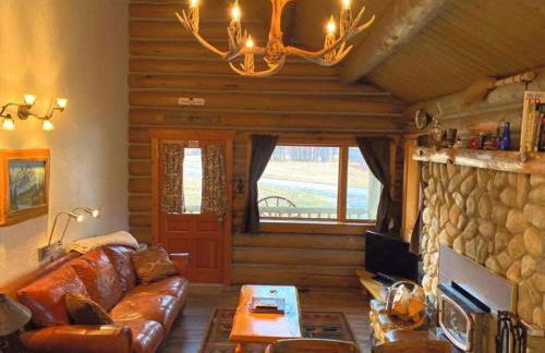 Rocky Mountains Nature Escape: Amazing Log Cabin with a Hot Tub in Darby, MT - Foto 9