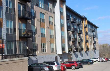 Onsite coffee bar just mins to Jack Thrice Stadium - Foto 10