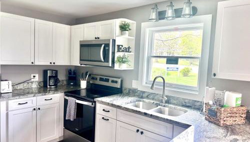 Gateway to Acadia Renovated Milbridge Coastal Home - Foto 4, stove, dishwasher, toaster