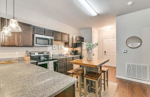 Cotton District Condo Walkable Spot for Game Day! - Foto 6