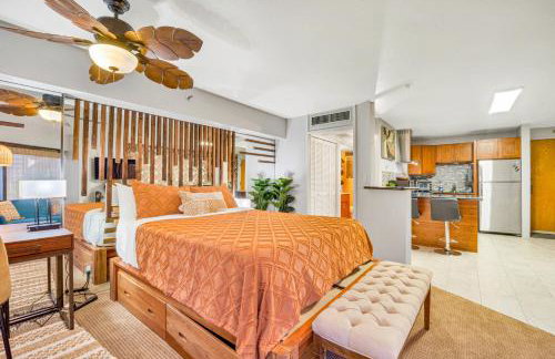 Retro Studio! Pool, Hot Tub, Free Parking & WiFi - Foto 12