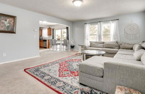 Spacious Family Getaway with Yard in Kalamazoo! - Foto 7