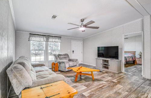 7 Mi to Crystal River Home with Yard and Fire Pit! - Foto 1