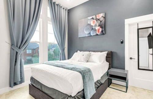 Gray Lux Hse 3BR 3 and half Ba MedCenter DownTWN HotTub - Photo 50