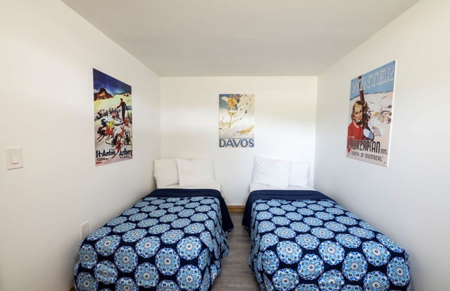 Spacious 8 bdrm Blue Mountain Cottage, Perfect for Large Groups, Private Beach, BBQ, Hot Tub, Sauna - Foto 5