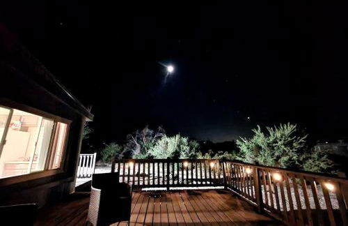 Modern Cabin with Arcade, Foosball Table and Fire Pit in Meadview, Arizona - Foto 6