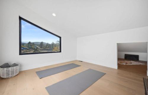 Modern Mountain House with Spa and Scenic Views - Foto 14