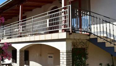 Apartment Take a Look - Photo 2