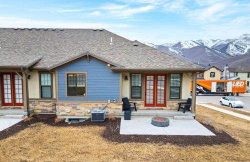 BRAND NEW Scenic Luxury Mountain Retreat - Photo 47