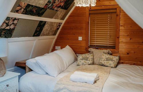 Robin Nest - Cosy Shepherd's Hut Hideaway - Photo 23