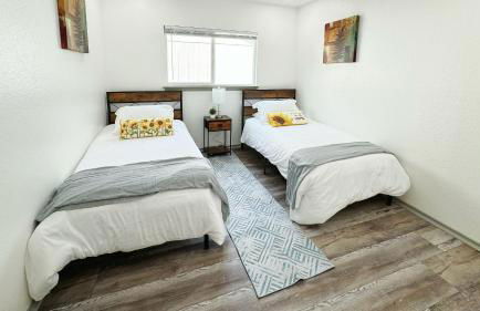 Relax Modern 3BR 2Bath - NW Austin, Sleeps 10 - Photo 29