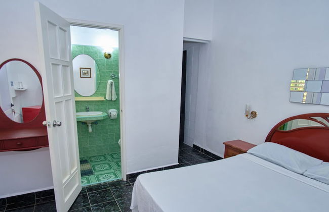 Villa in Cárdenas with swimming pool and garden - Photo 3