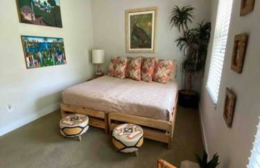 Nawlins vibe with rooftop verandah near Riverwalk and downtown - Foto 21