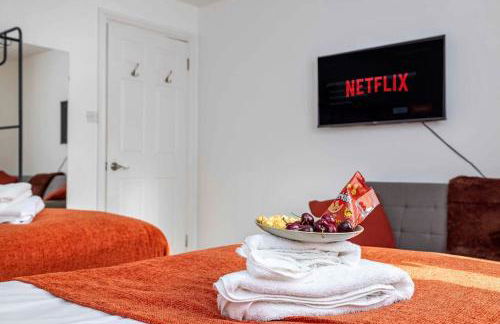 Ealing Manor - 6 beds 3 sofa beds sleeps 9 ppl - Foto 31