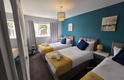 2ndHomeStays- Willenhall-A Serene 3 Bed House with a Garden View-Suitable for Contractors and Families-Sleeps 9 - 7 mins to J10 M6 and 21 mins to Birmingham - Foto 2