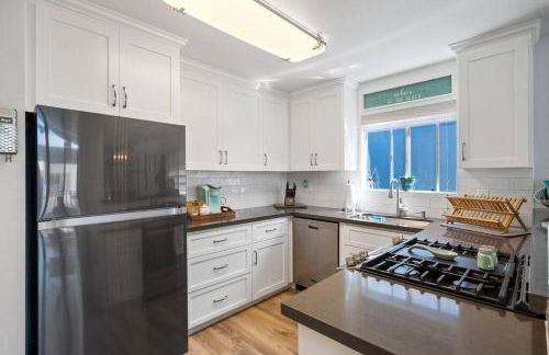 Walk on the Ocean! Wake up to Beautiful Bay Views - Photo 6