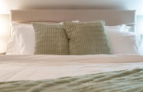 Near Downtown-2 En-Suites - Garage - Sleeps 9 - Foto 20