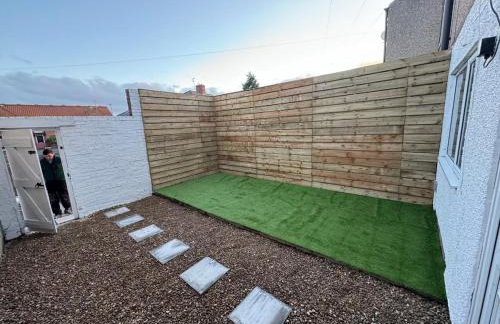 ResiLets - Plessey Road House, Large, Modern Home - Foto 36