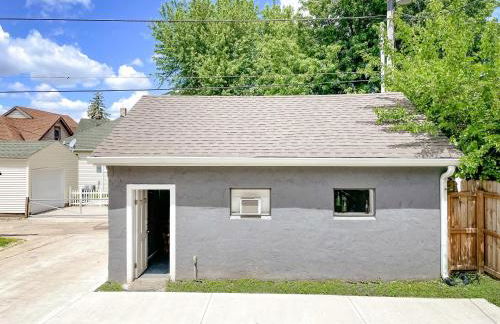 New 4 Bedroom House for Downtown Travelers - Foto 20