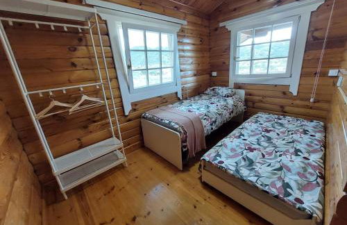 La casica de madera con Jacuzzi exterior y barbacoa - Foto 38