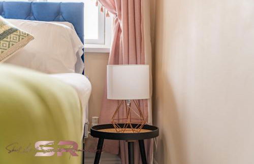 4-BR Hayes Home, Guests 8 - Ideal for Long term stays, Fast unlimited Wi-Fi - Foto 23