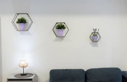 City Center Apartment with Free Parking - Foto 16