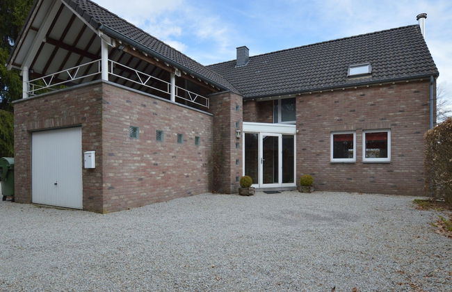 Spacious Holiday Home in Ovifat With Terrace - Foto 1