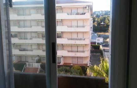 Passeig Maritim Apartment - Photo 24