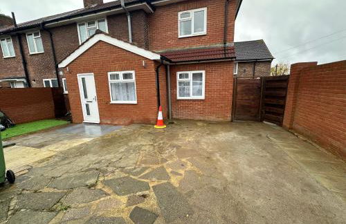 1st Studio Flat With full Private Toilet And Shower With its Own Kitchenette in Keedonwood Road Bromley A Fully Equipped Independent Studio Flat - Photo 22