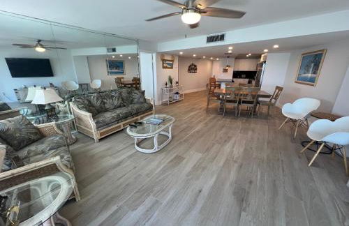 LICENSED MGR - MODERN OCEANFRONT CONDO! BEAUTIFUL OCEAN VIEWS! BEACH RESORT! 2 KING BEDs! - Foto 17