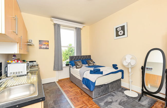 The Elm Wood Apartments - Photo 3