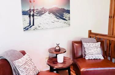 Maggie Valley 4BR Cabin with Hot Tub in Serene Forest - Foto 4