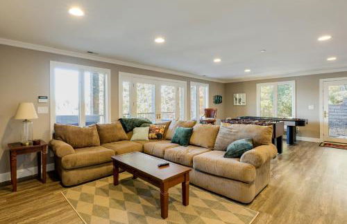 Lakefront Haven with Hot Tub and Game Room in Hickory! - Foto 27