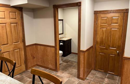 Secluded 4 bedroom with hot tub minutes from campus - Foto 38