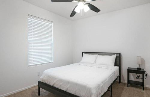 4 Bedroom Desert Oasis Large Yard Sleeps 8 - Foto 15