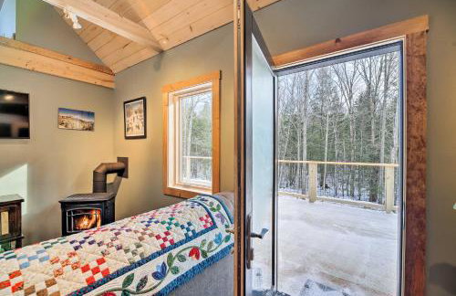 Newly Built Cabin w/ Hot Tub - 16 Mi to Stowe Mtn! - Foto 11
