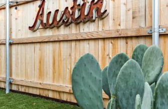 Mid-century home in Zilker with a backyard - Foto 38