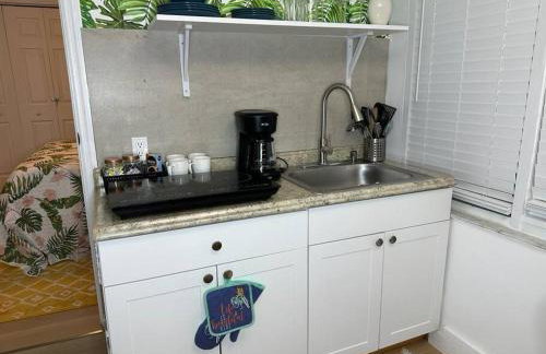 Sleeps 3, Casa Tropical in Miami - Foto 12