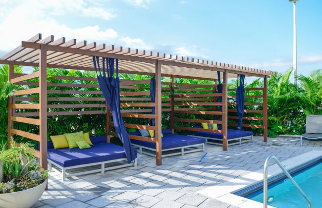 Lovely Condo|Pool & Parking at Midblock - Foto 24