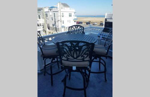 Ocean and Beach Views from Five Decks in Ortley Beach - Foto 11