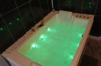 Suite bien être - jacuzzi et sauna / love room - Foto 33