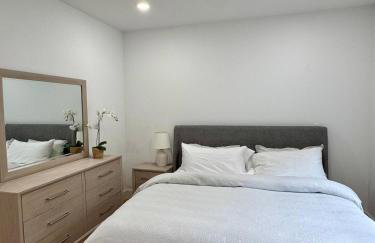 Cozy Retreat Near EWR with NYC access - Photo 4