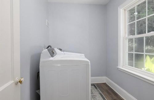 Dog Friendly Lakeside Escape with Hammock and Fire Pit - Foto 43