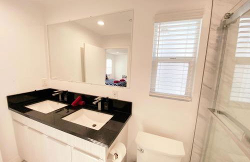 Modern 3BR Home in Mid-City - Photo 26