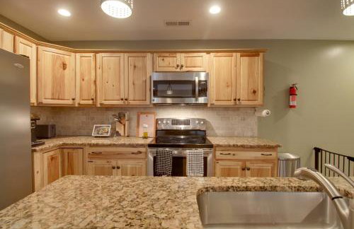 Cozy Goode Cabin with Deck about 17 Mi to Lynchburg - Foto 9