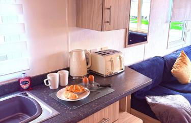 The Eden - Sleeps 8 Pet Friendly Free Wi-Fi With Patio & Hub Passes Camber Sands Cosy Spacious Modern 8 Berth Caravan - Foto 25