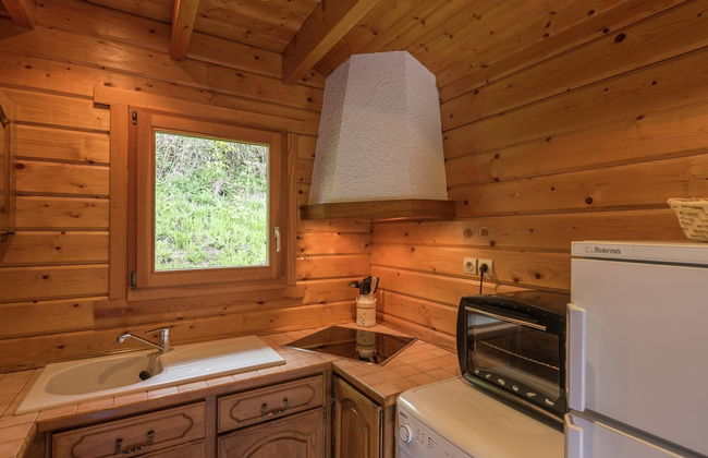 Chalet in Lovely, Rich Forest Setting With a Beautiful View - Photo 34