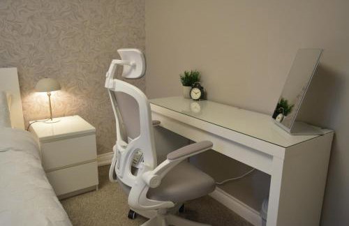 Cosy detached 3-bed, free parking, near Manchester - Foto 28