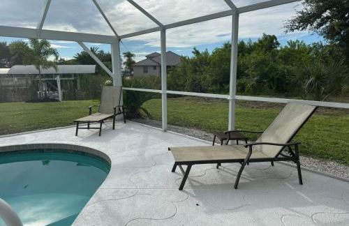 "Canal Dreams" 3 BR2 BA pool home on the canal - Foto 16